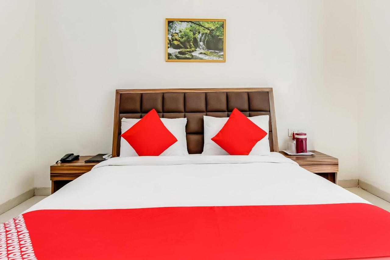 Oyo 10213 Hotel Panache Mathura Zewnętrze zdjęcie