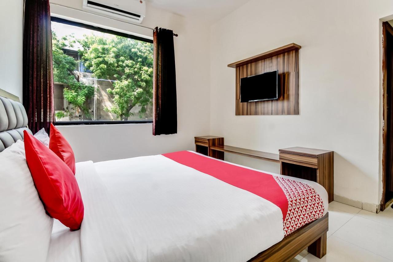 Oyo 10213 Hotel Panache Mathura Zewnętrze zdjęcie