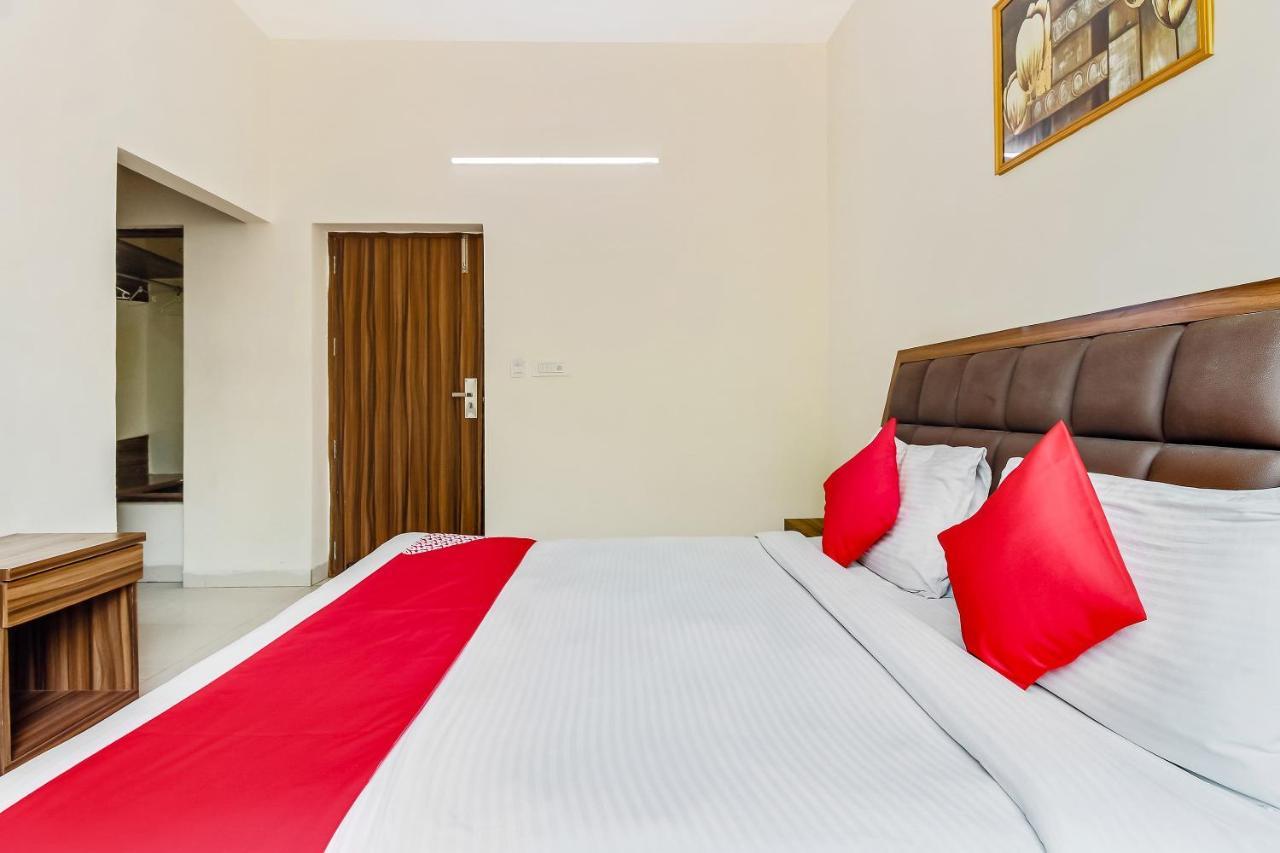 Oyo 10213 Hotel Panache Mathura Zewnętrze zdjęcie