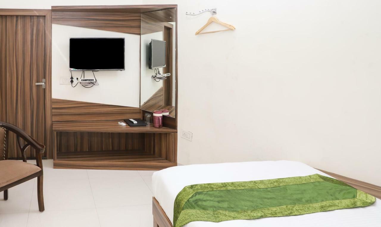 Oyo 10213 Hotel Panache Mathura Zewnętrze zdjęcie