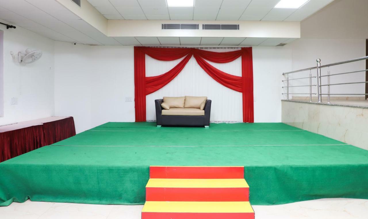 Oyo 10213 Hotel Panache Mathura Zewnętrze zdjęcie
